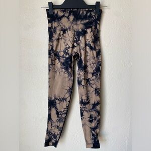 NWOT Tie-Dye Scrunch Leggings